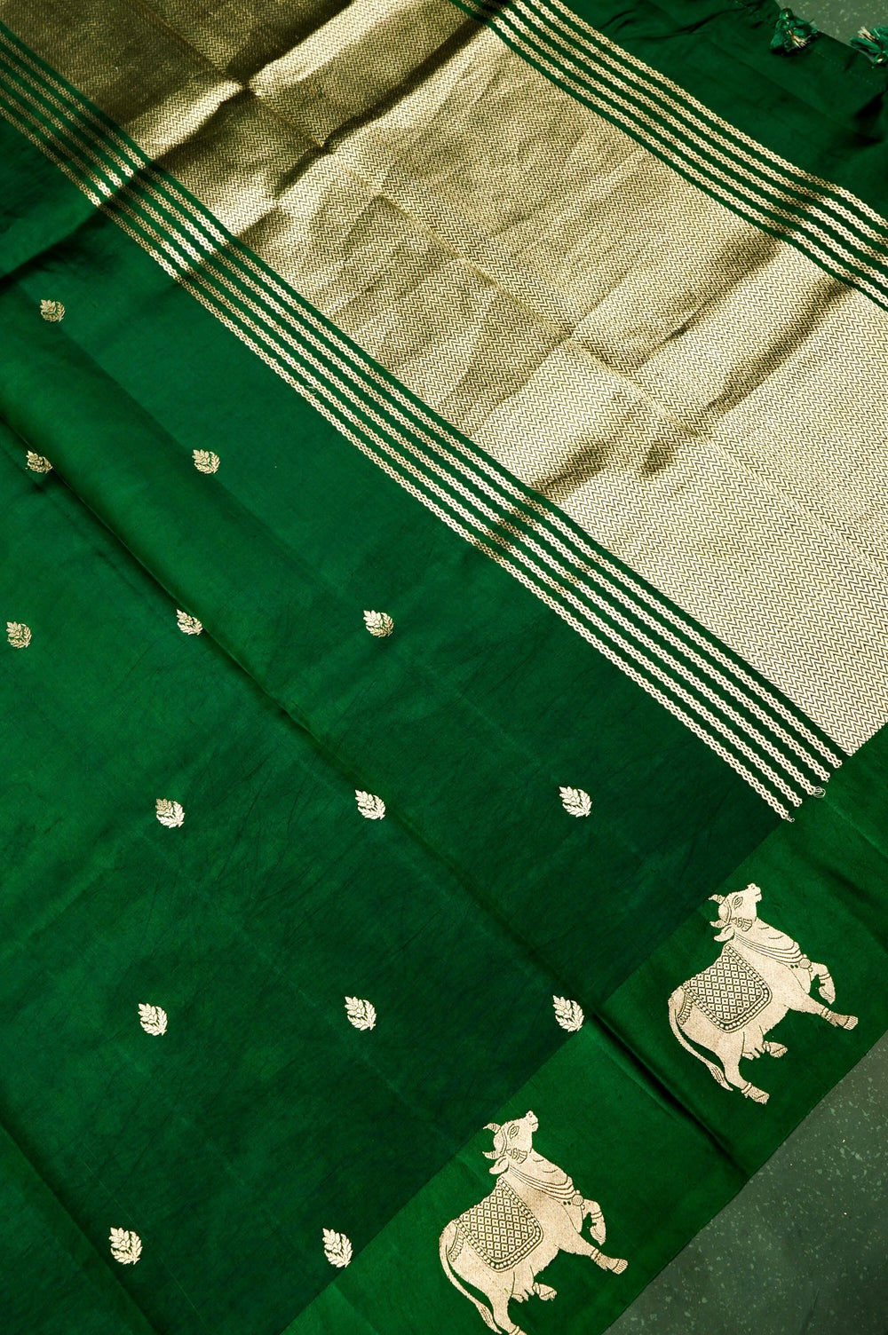 Handwoven Dark Green Banarasi Katan Soft Silk Saree