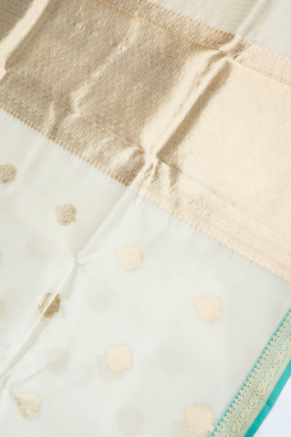 Snow White Motif Breezy Organza  Handwoven Banarasi Saree