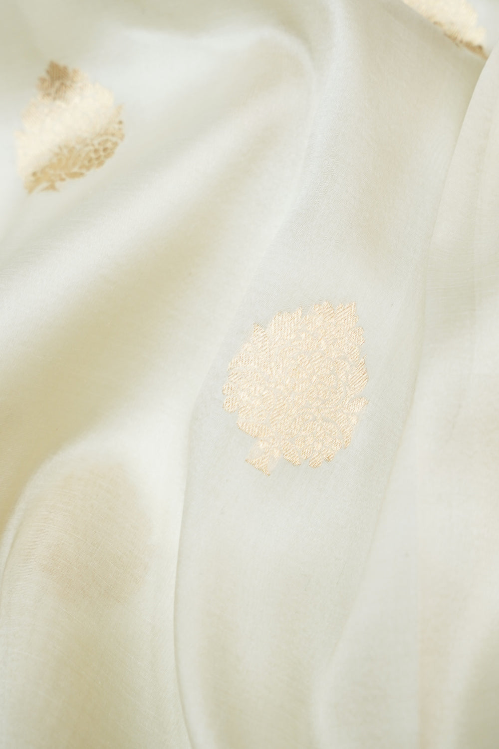 Snow White Motif Breezy Organza  Handwoven Banarasi Saree