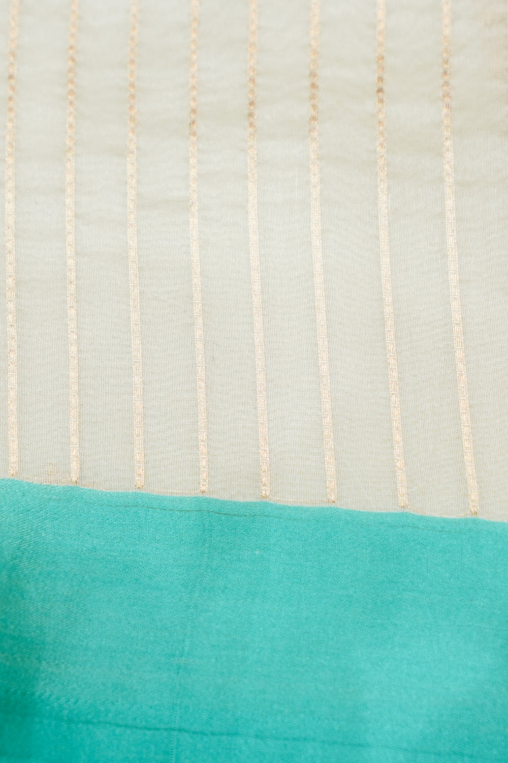 Snow White Motif Breezy Organza  Handwoven Banarasi Saree