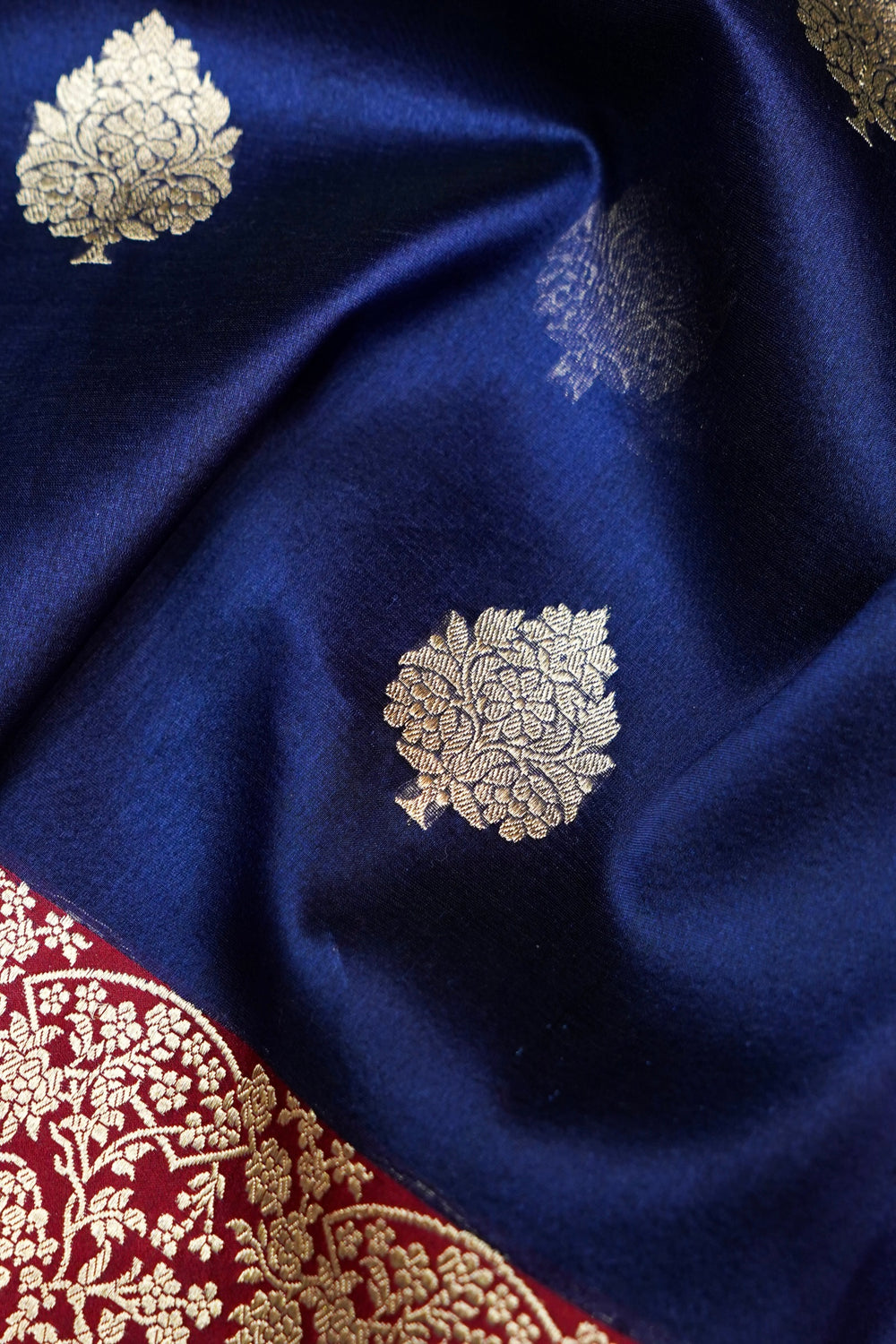 Navy Blue Motif Breezy Organza  Handwoven Banarasi Saree
