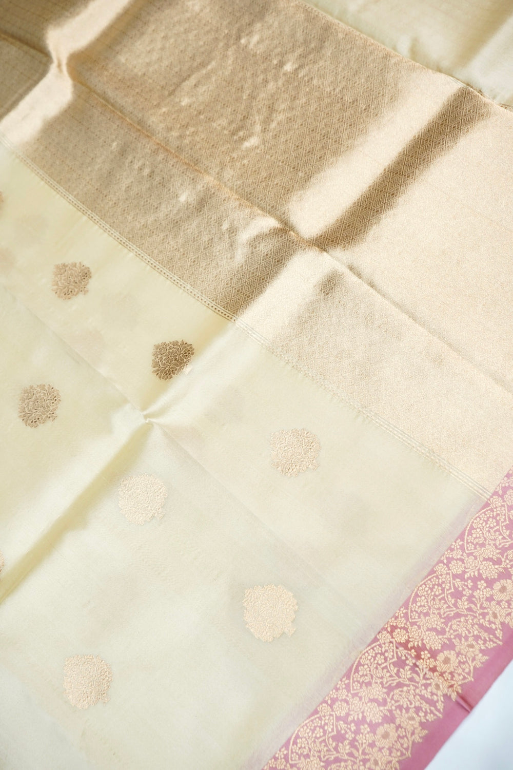 Frost White Motif Breezy Organza  Handwoven Banarasi Saree