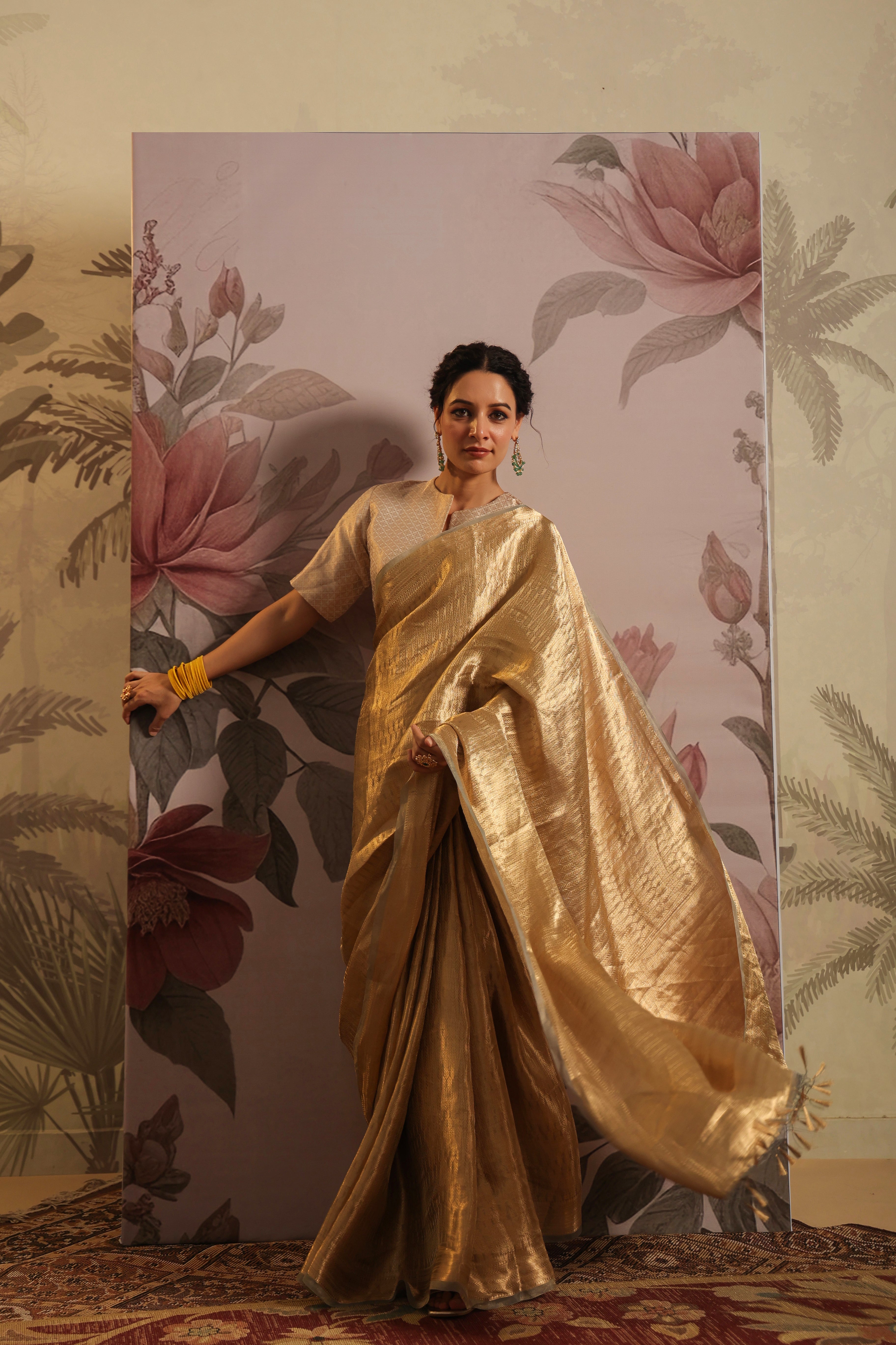 Handwoven Golden Banarasi Tissue Silk Saree – Sumangal Banaras