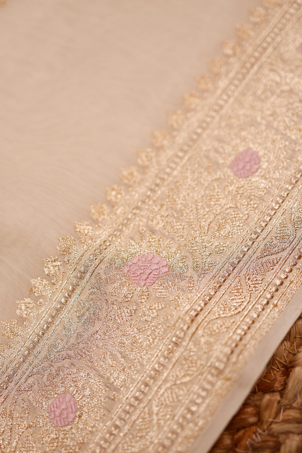 Handwoven Off White Banarasi Handloom Silk Saree
