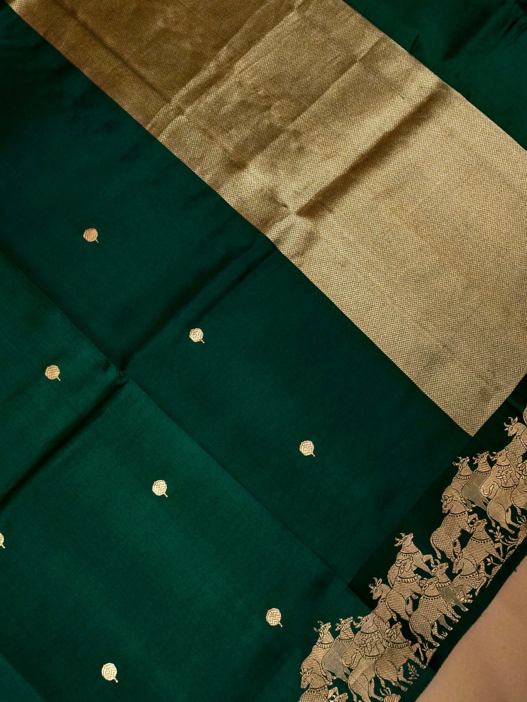 Handwoven Darlk Green Banarasi Motif Katan Soft Silk Saree