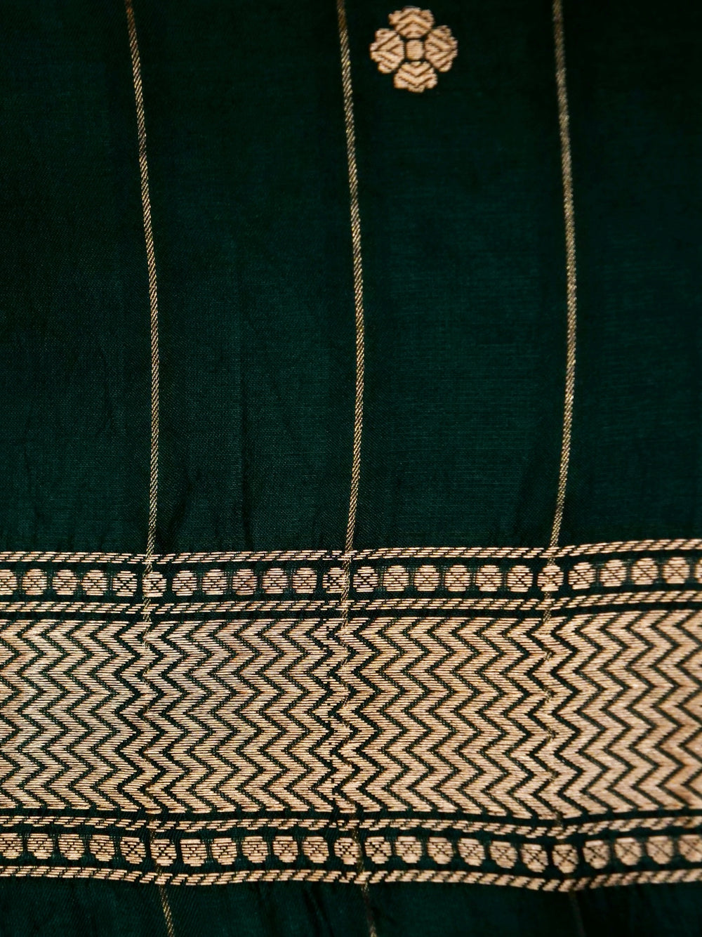 Handwoven Dark Green Banarasi Motif Katan Soft Silk Saree