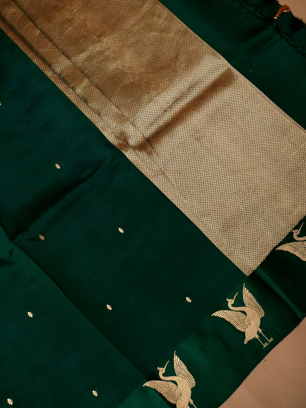 Handwoven Dark Green Banarasi Motif Katan Soft Silk Saree