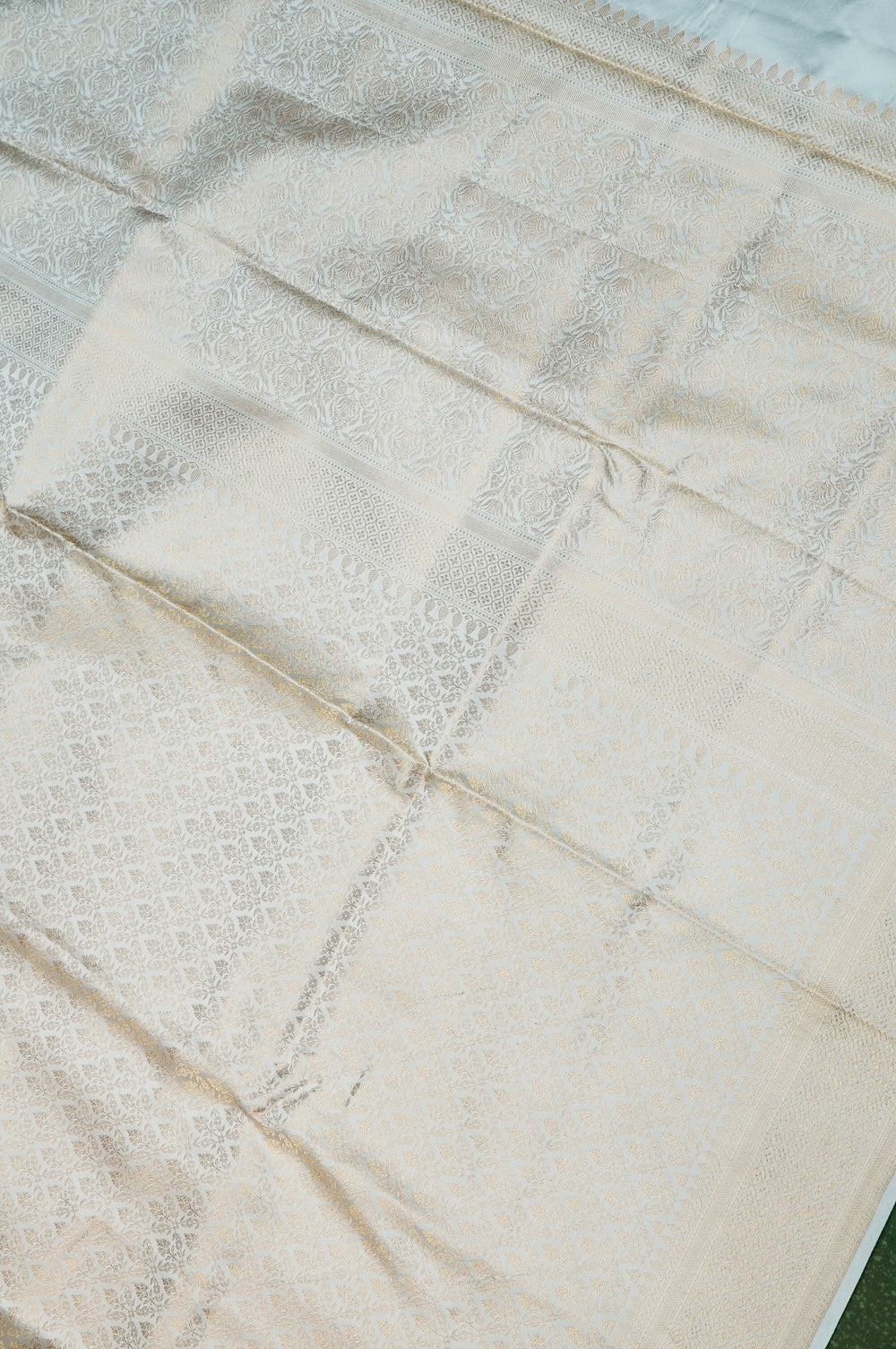 Handwoven Off White Banarasi Mashru Silk Saree