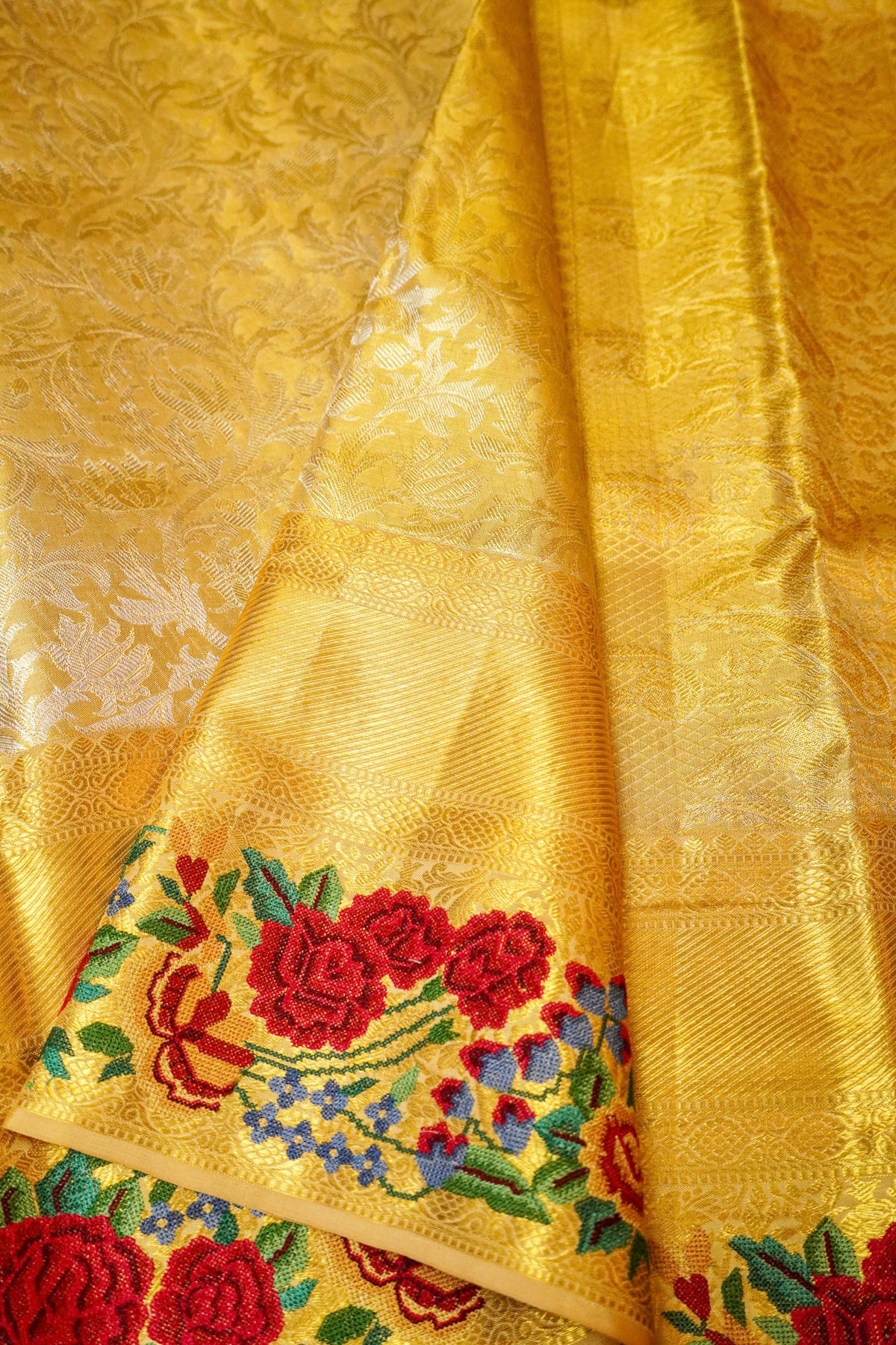 Handowoven Golden Banarasi Kanjivaram Silk Saree