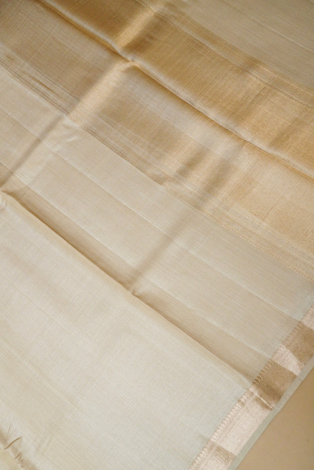 Handwoven Off White Banarasi Handloom Sik Saree