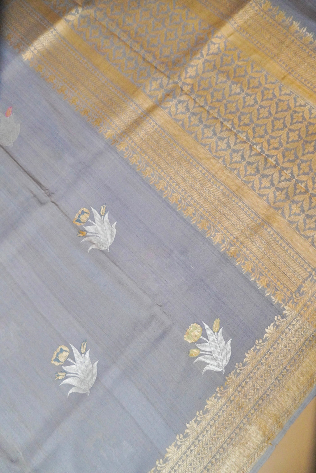 Handwoven Grey Banarasi Handloom Tussar Silk Saree