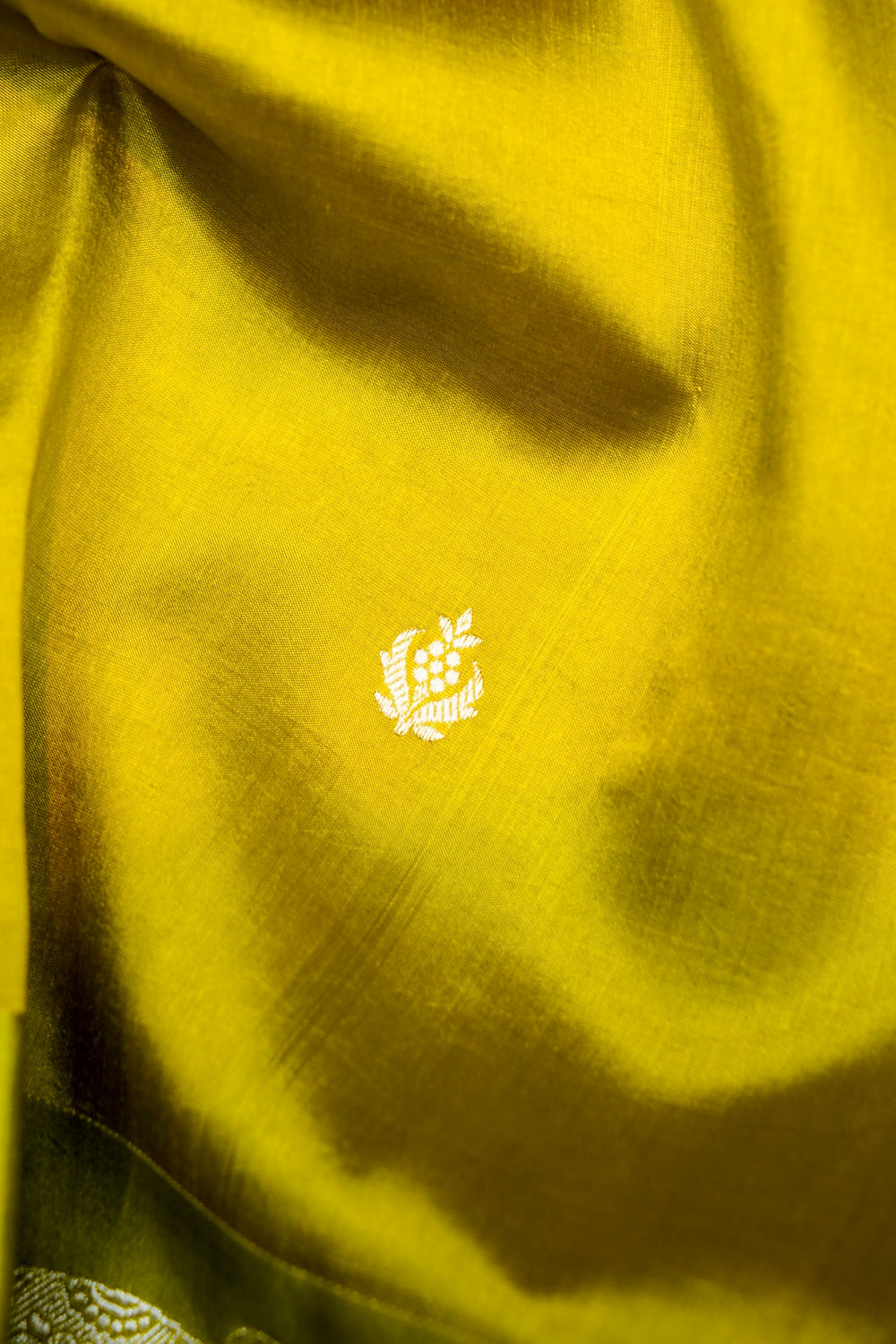 Handwoven Mehendi Green Banarasi Katan Soft Silk Saree