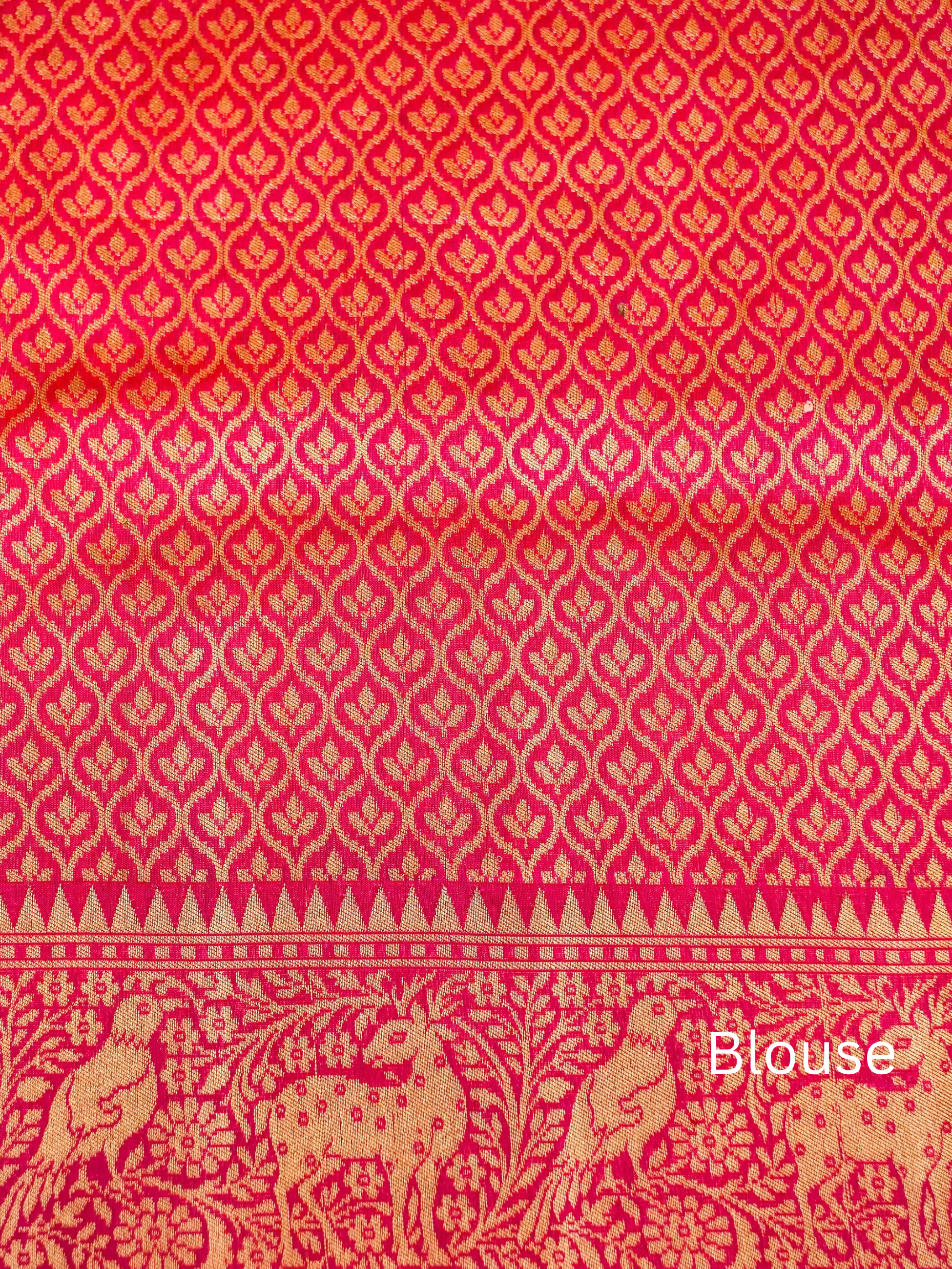 The sight of the classic Chand Tara Butta on vintage red Banarasi Katan  silk saree is all you need to brighten your day 😍 👉 DM for... | Instagram