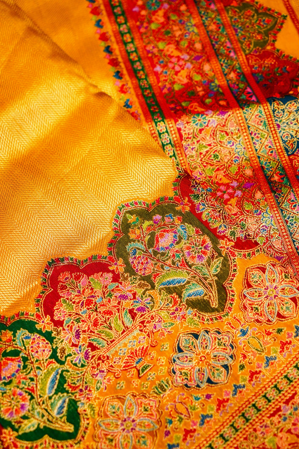 Banarasi Golden Blended Moonga Silk Saree