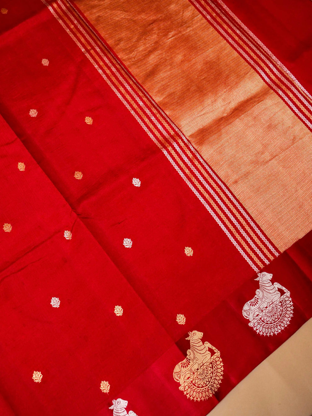 Handwoven Red Banarasi Motif Katan Soft Silk Saree