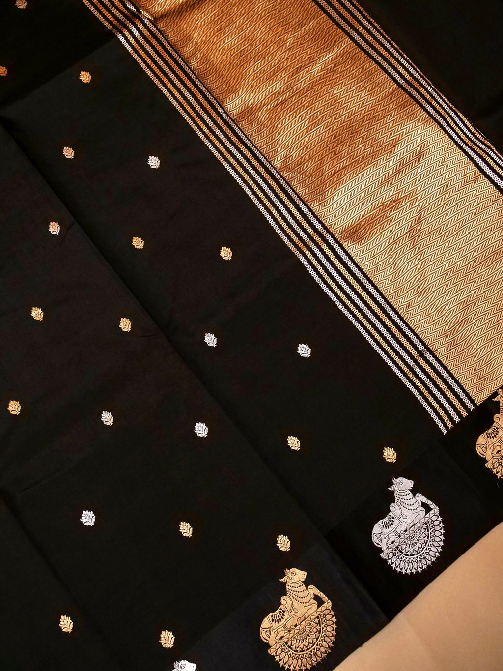 Handwoven Black Banarasi Motif Katan Soft Silk Saree