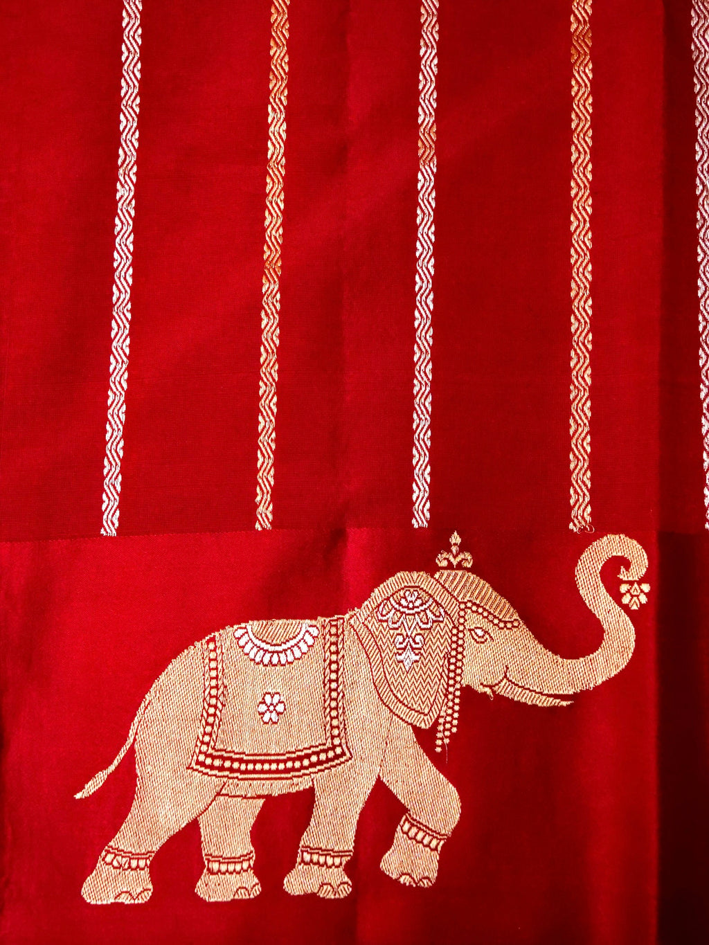 Handwoven Red Banarasi Motif Katan Soft Silk Saree