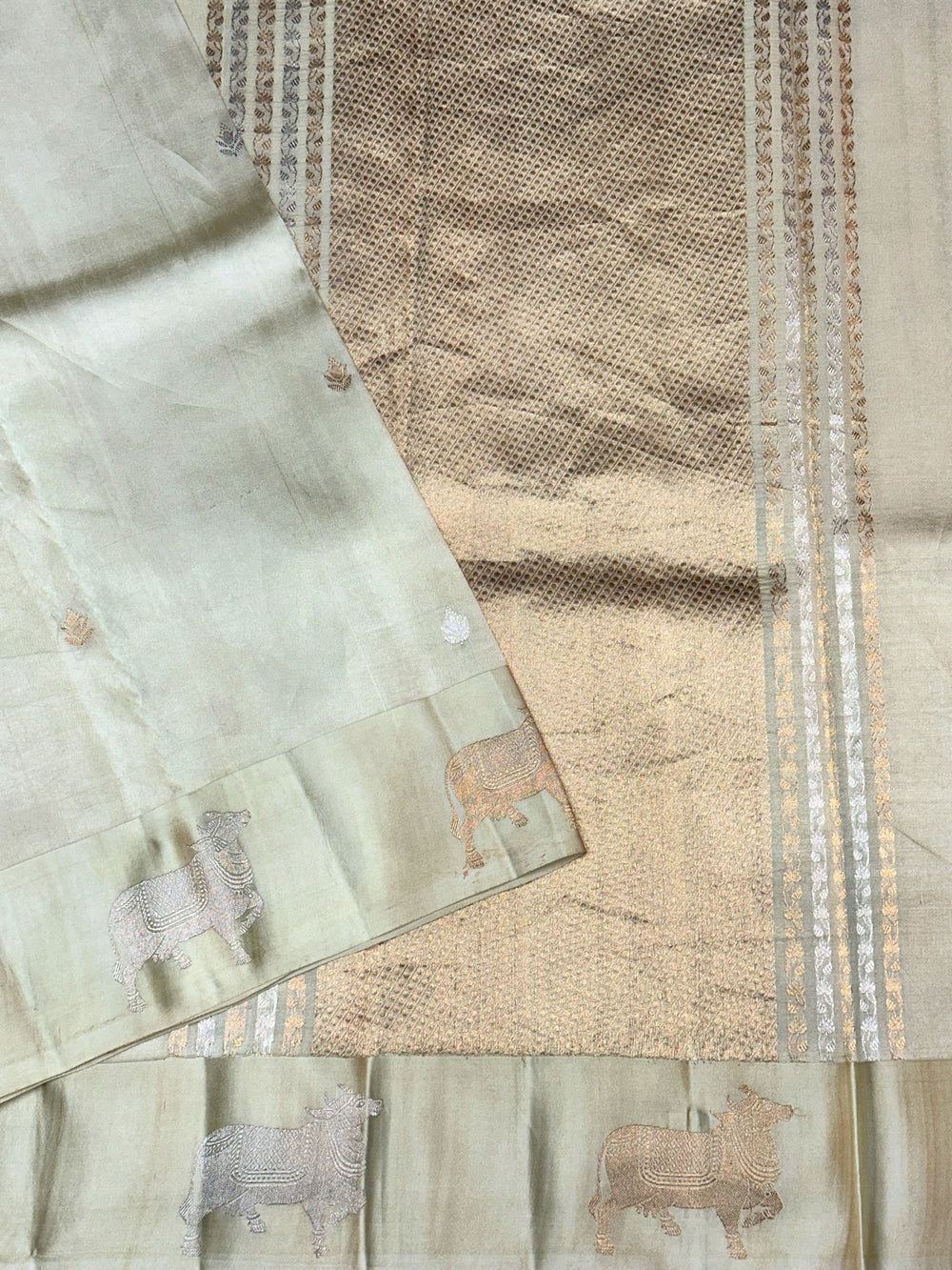 Frost White Motif Katan Silk Handwoven Banarasi Saree