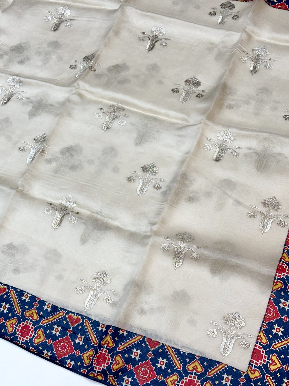 Pearl White Motif Breezy Organza  Handwoven Banarasi Saree