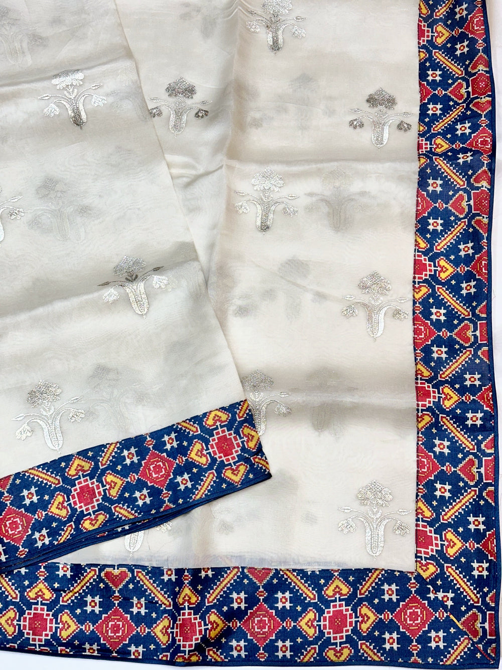 Pearl White Motif Breezy Organza  Handwoven Banarasi Saree