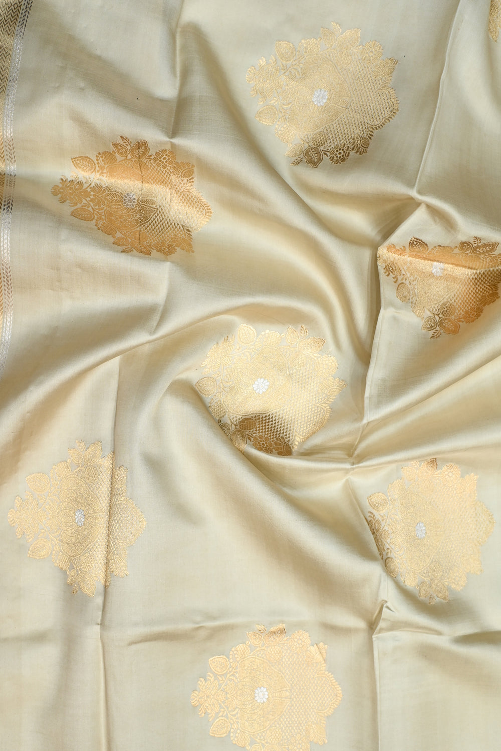 Cloud Grey Booti Katan Silk Handwoven Banarasi Saree