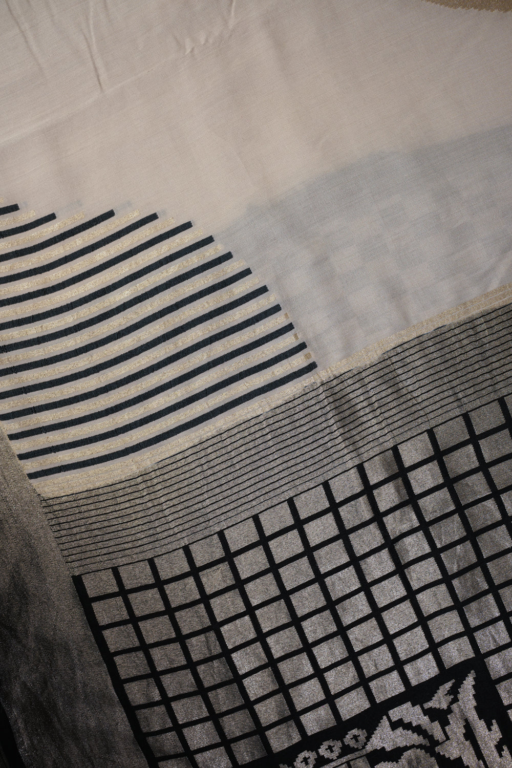 Linen White Geometric Moonga Silk Handwoven Banarasi Saree