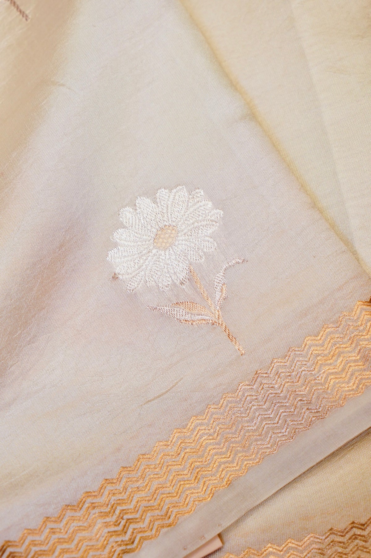 Handwoven Off White Banarasi Katan Soft Silk Saree