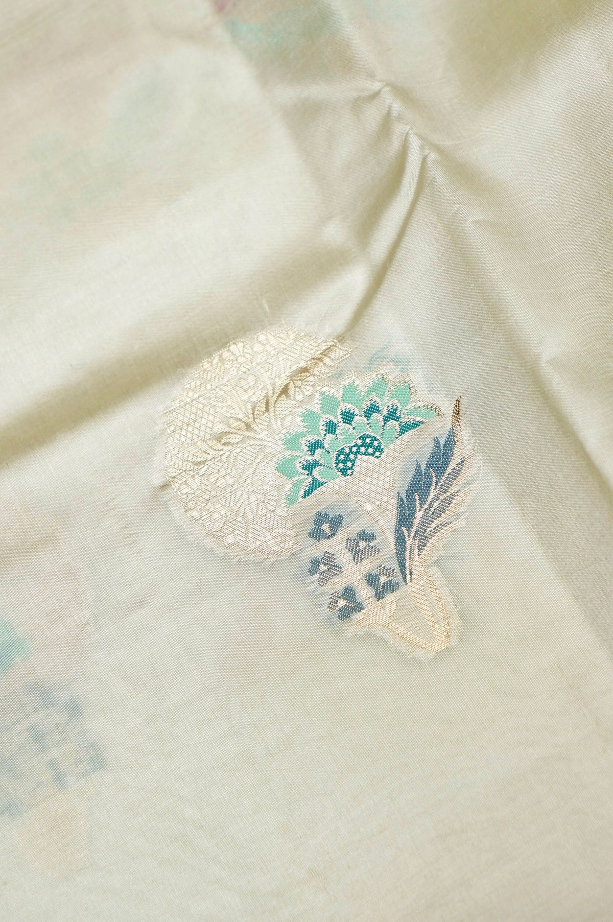 Handwoven Off White Banarasi Katan Soft Silk Saree