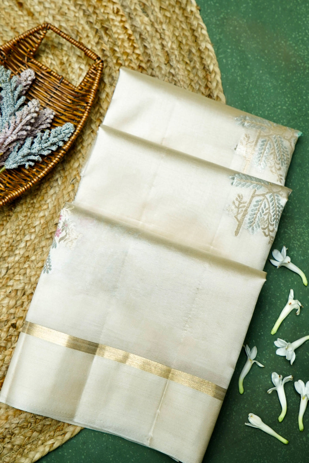 Handwoven Off White Banarasi Katan Soft Silk Saree