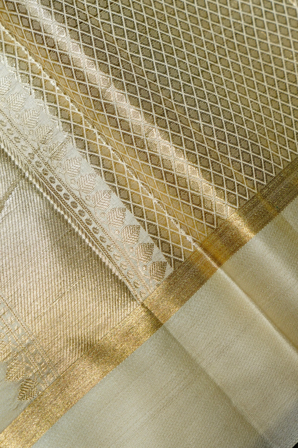 Handwoven Off White Banarasi Katan Soft Silk Saree