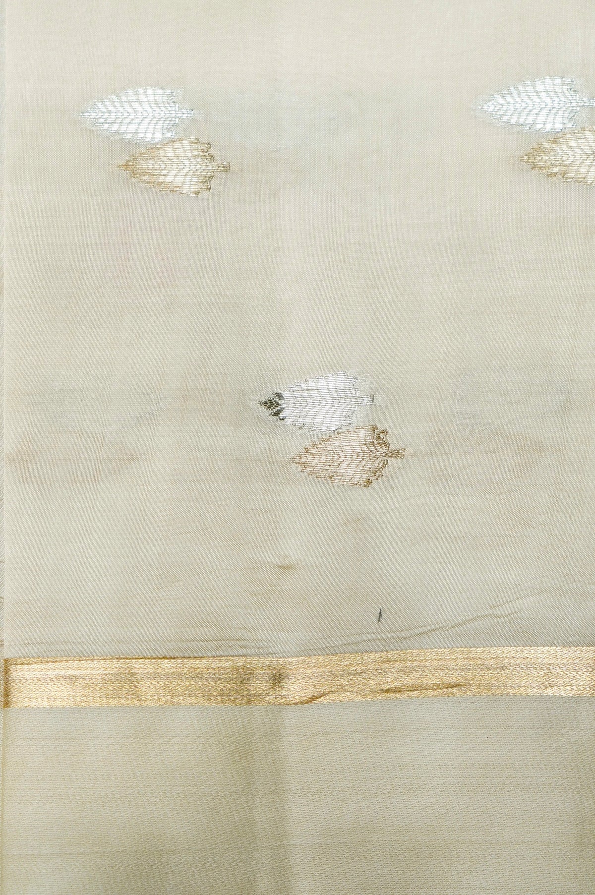 Handwoven Off White Banarasi Katan Soft Silk Saree