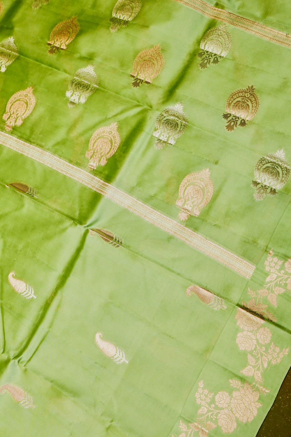 Handwoven Light Green Banarasi Katan Soft Silk Saree