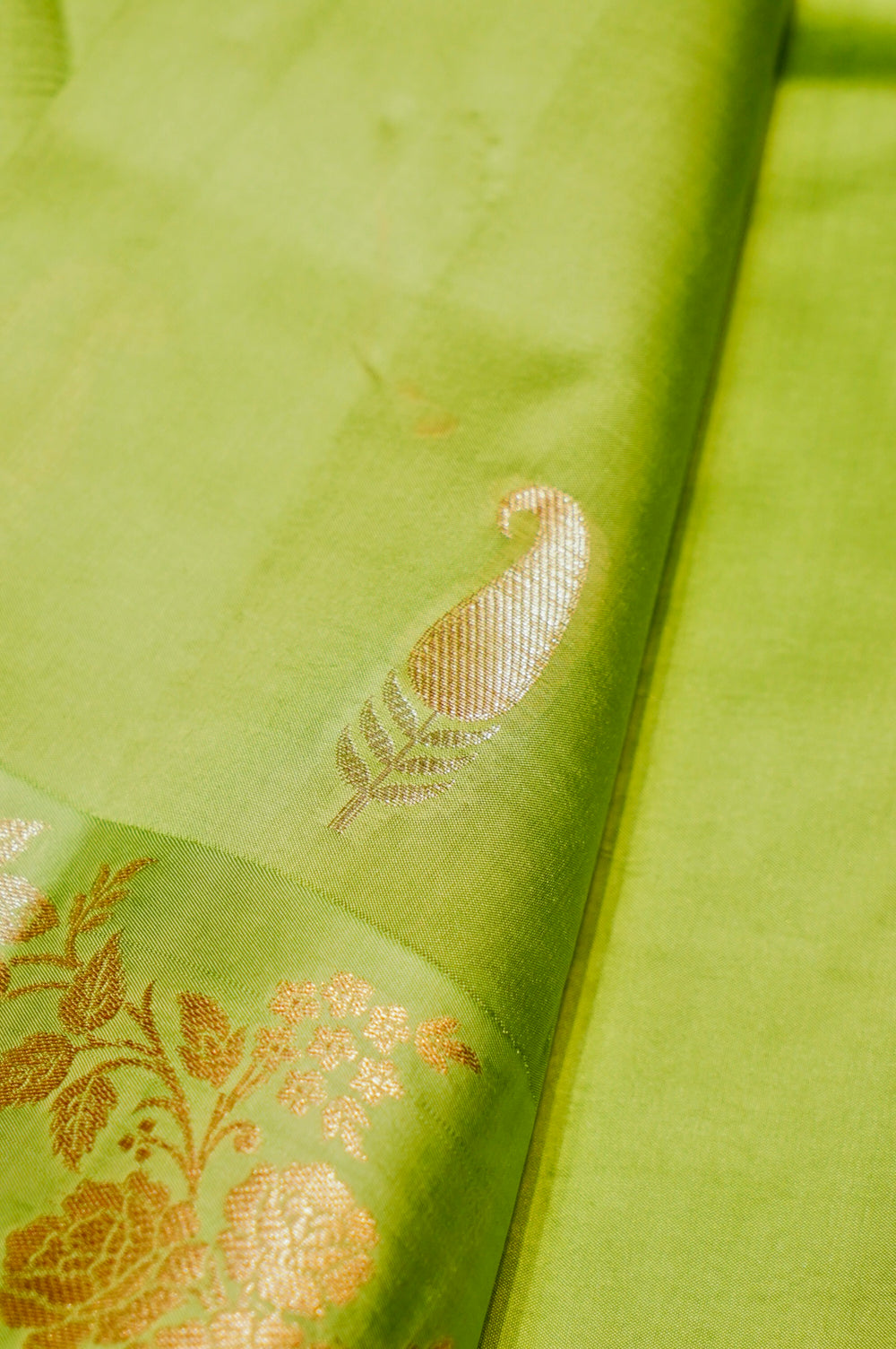 Handwoven Light Green Banarasi Katan Soft Silk Saree