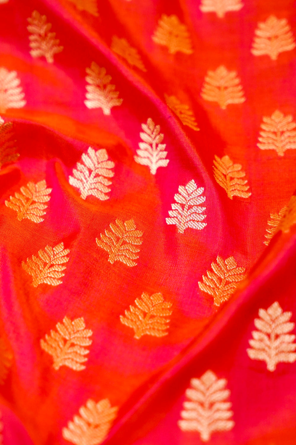 Handwoven Reddish Pink Banarasi Katan Silk Saree