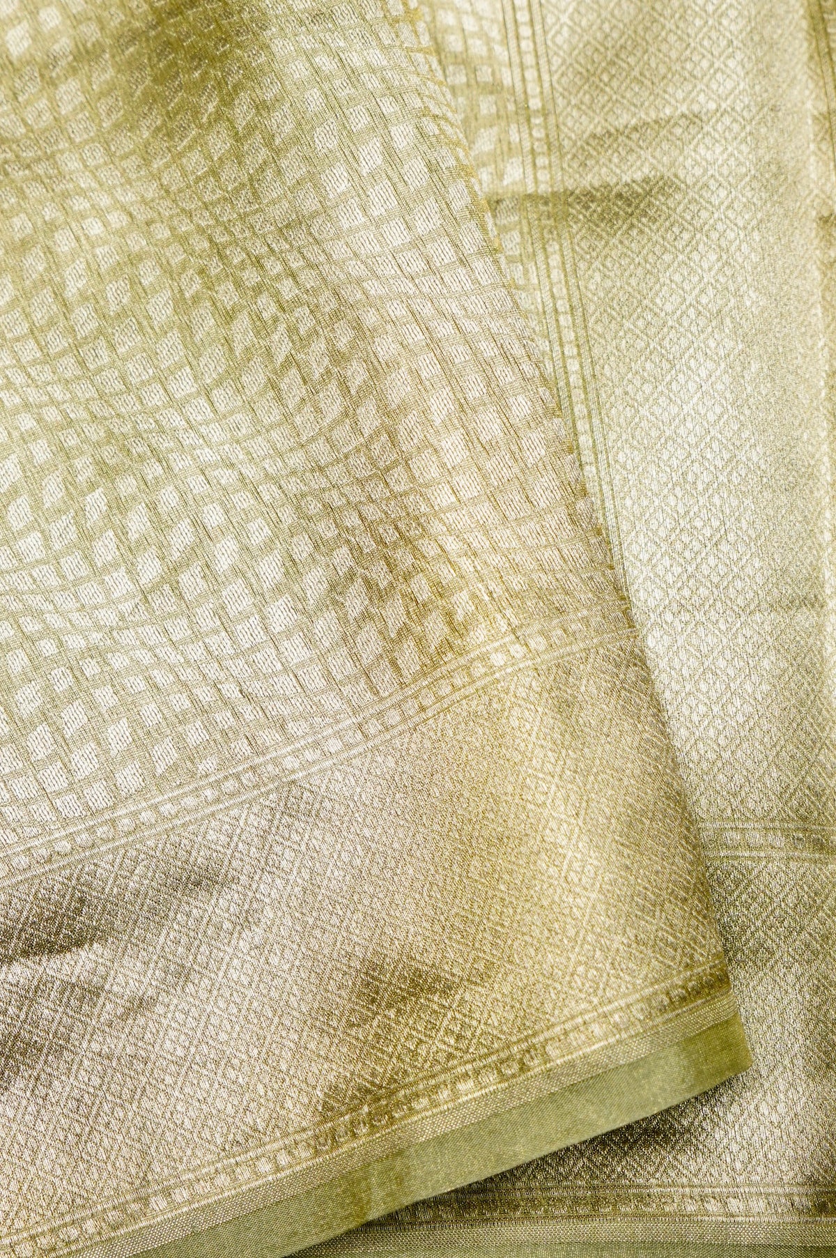 Handwoven Light Green Banarasi Katan Soft Silk Saree