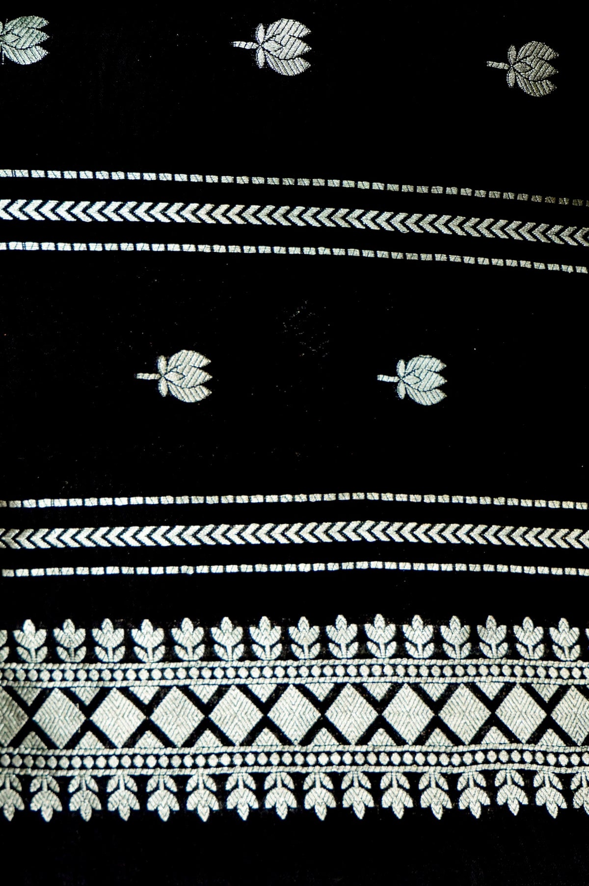 Handwoven Off White Banarasi Organza  Saree