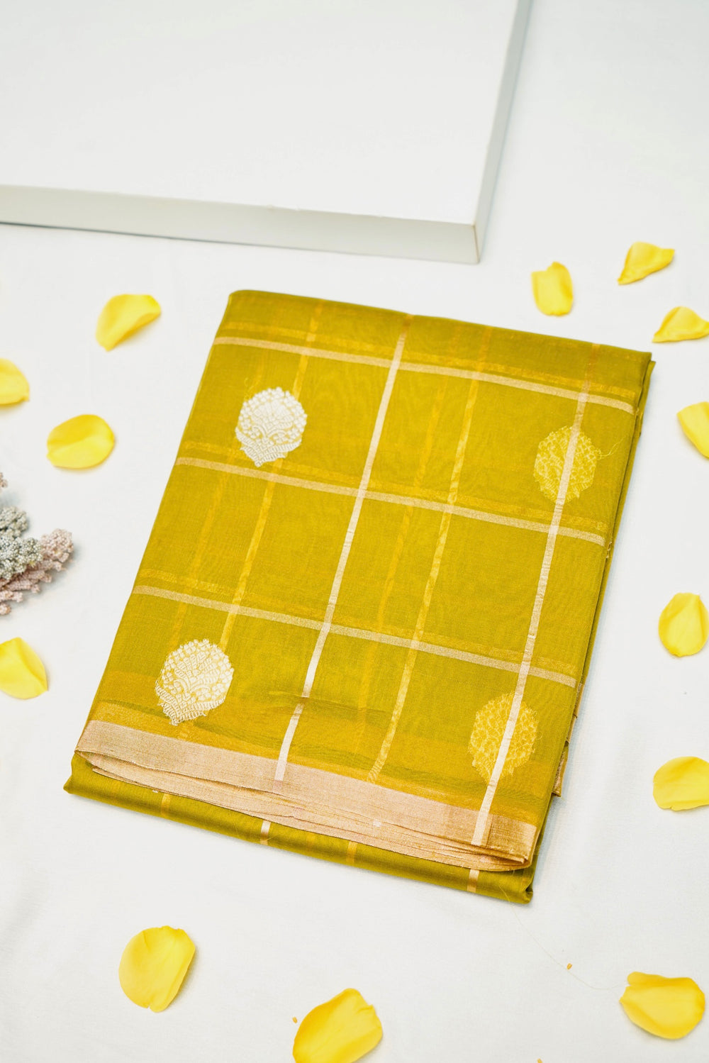 Handwoven Lemon Yellow Banarasi Organza Saree
