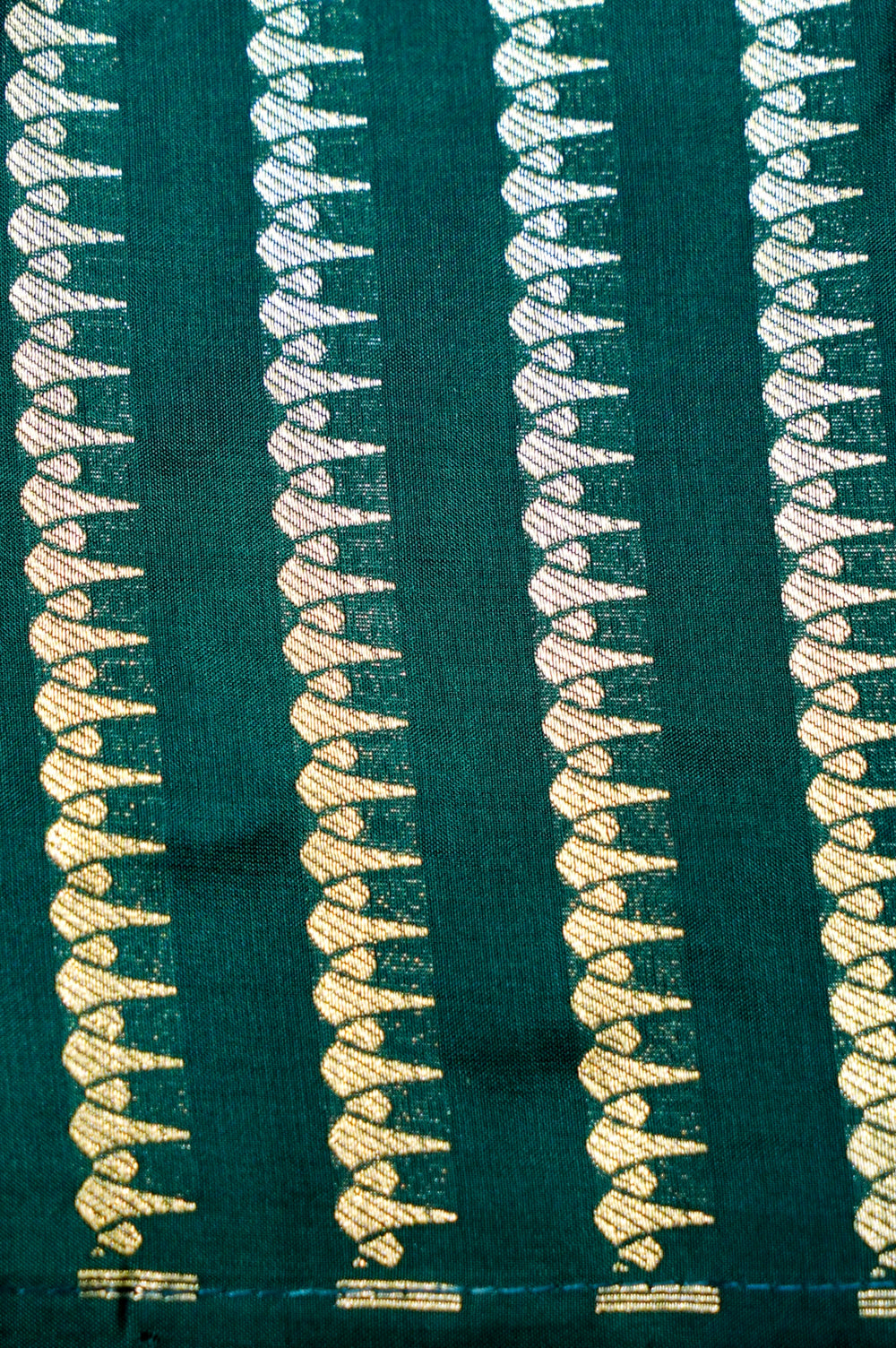 Handwoven Dark Green Meenakari Banarasi Katan Silk Saree