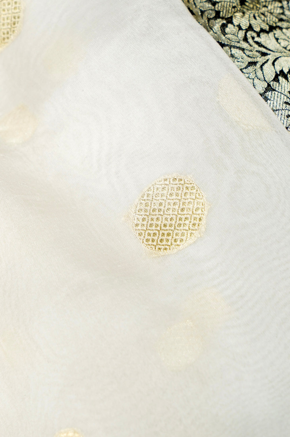 Handwoven Off White Banarasi Organza  Saree