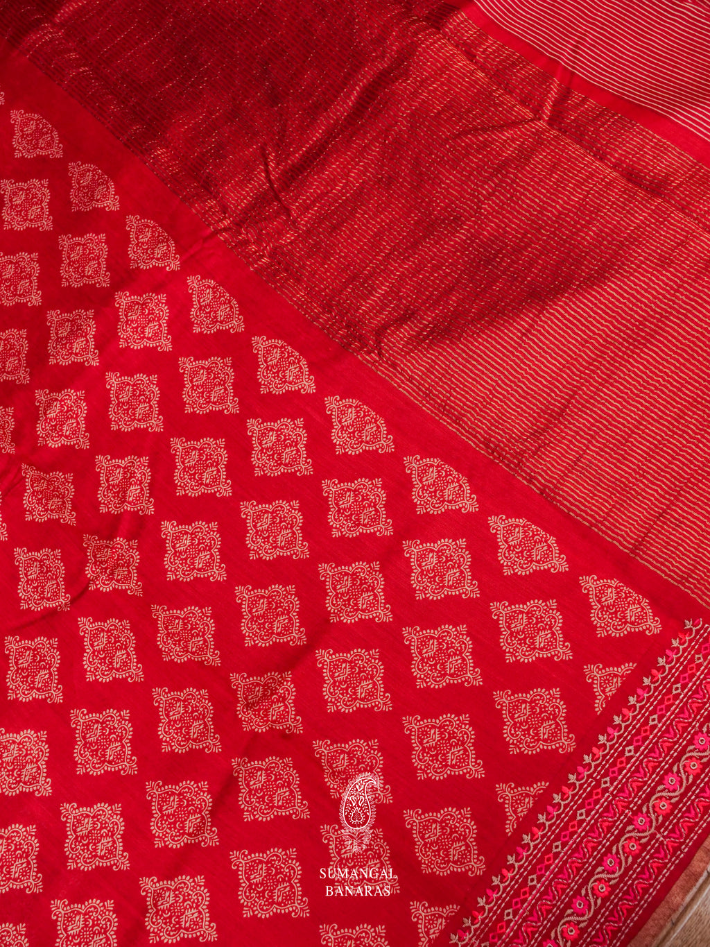 Handwoven Classic Red Muslin Silk Saree