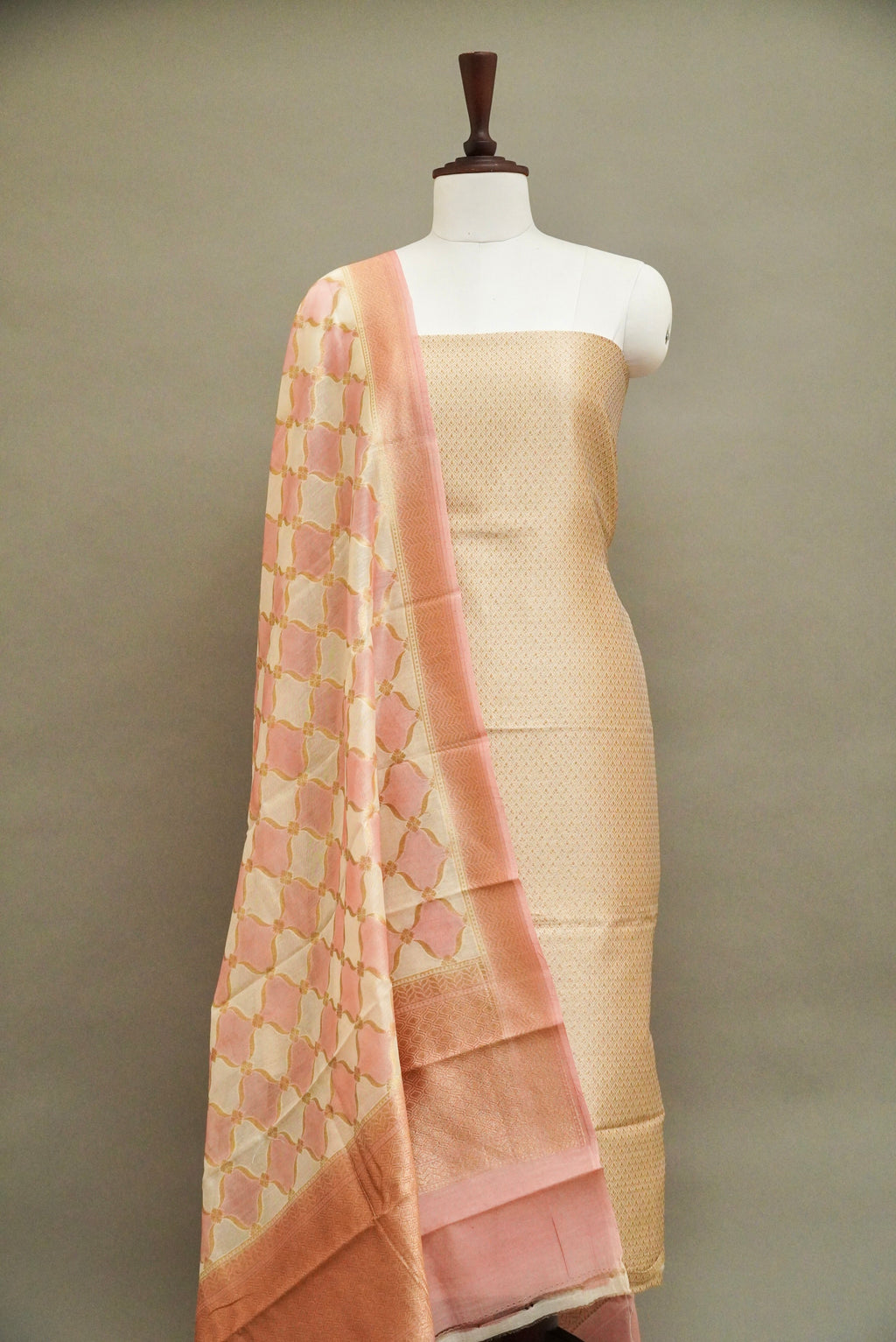 Handwoven Salmon Pink Banarsi Pure Tanchoi Silk Suit Set